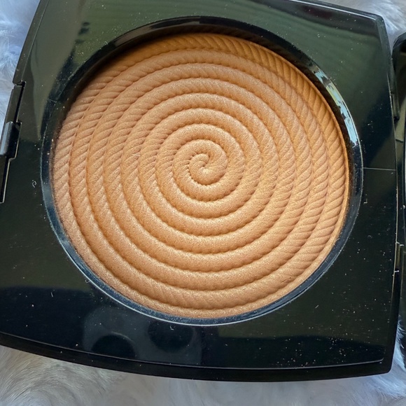 Chanel Les Beiges Healthy Glow Illuminating Powder in Sunset- Limited Edition - Picture 8 of 8